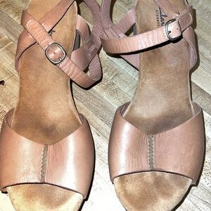 Women's Tan Sandals